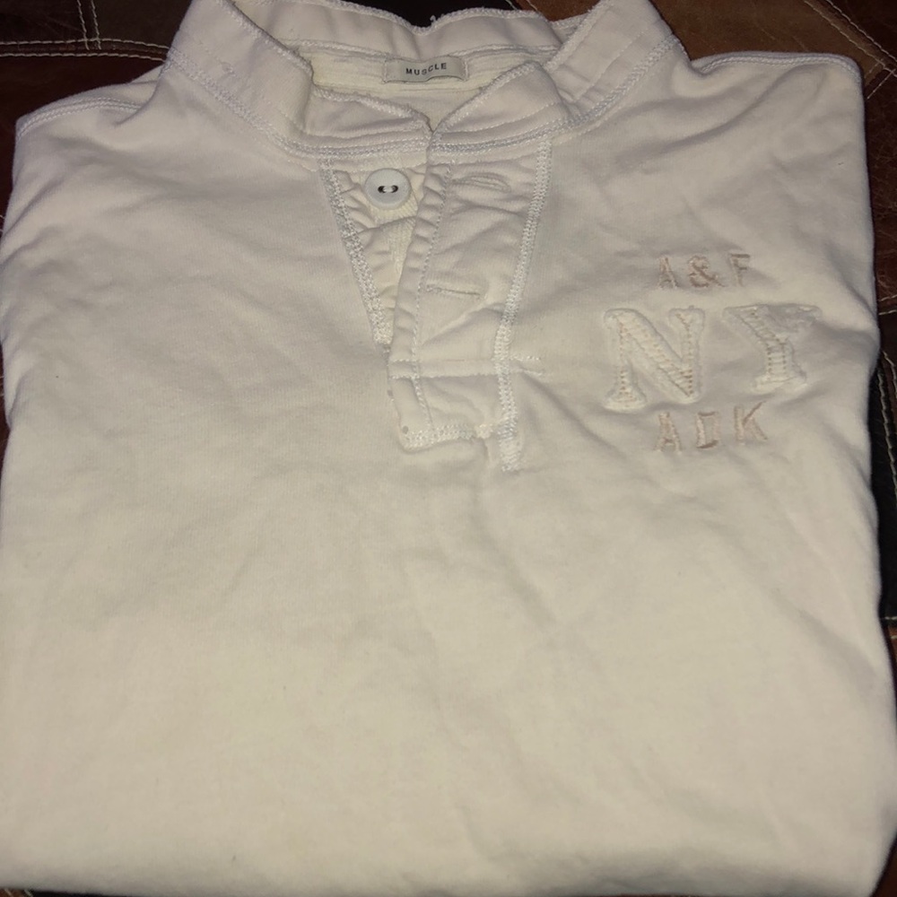 Abercrombie&Fitch T-shirt.